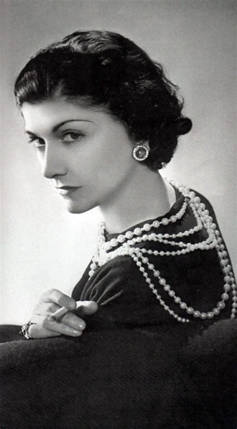 coco chanel pearls history